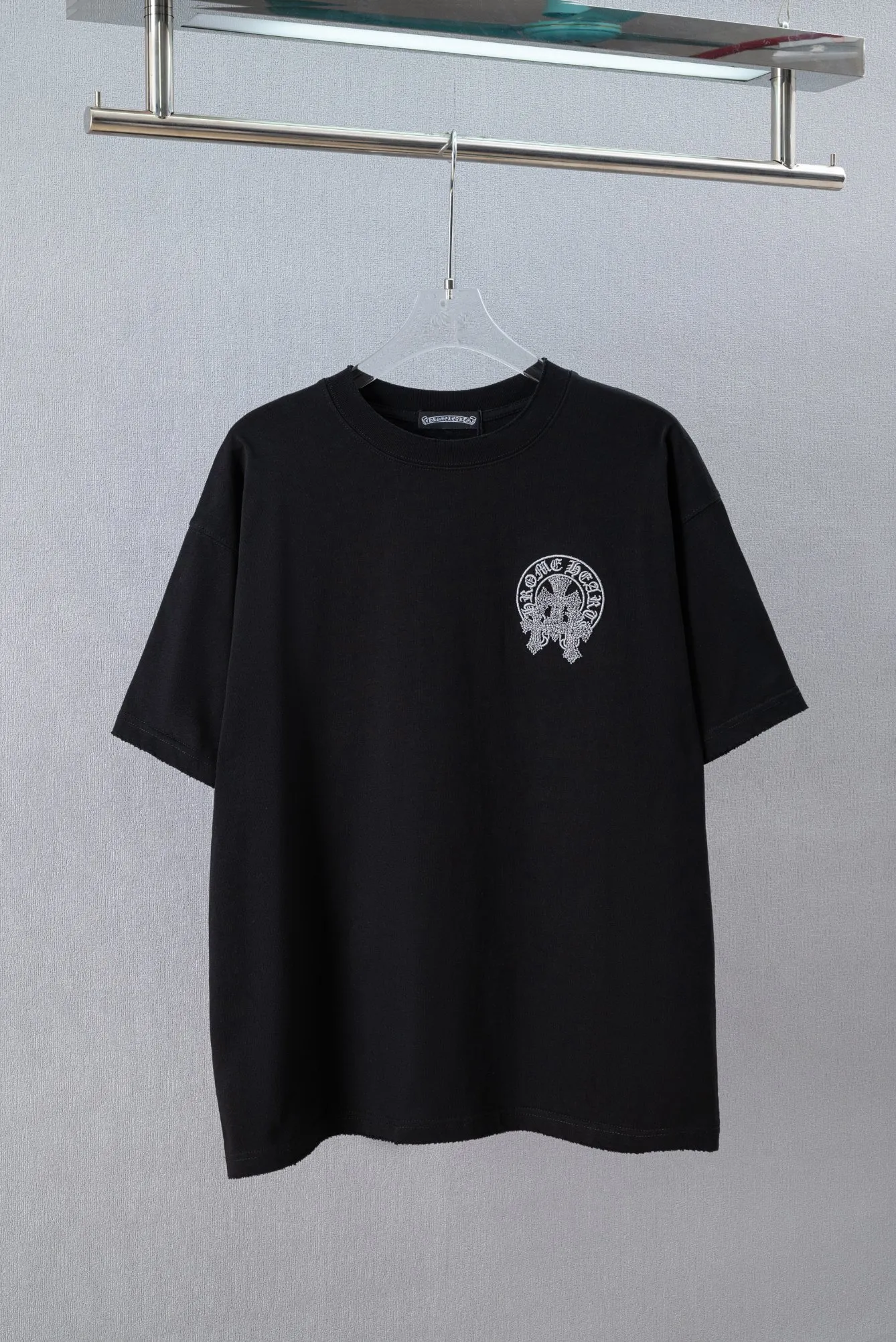 :(Q ) Chrome Hearts 26ss T Quality ， ， ， ， 。 Classic Oversize ， ， ， Same Style， ， ， ， 。 。 ， ， Retro 。 Size：s—xl ：Black White